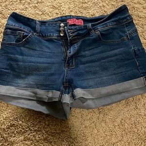 Cute jean shorts